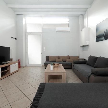 Spacious Apartment-600M From The Subway Ateny Zewnętrze zdjęcie