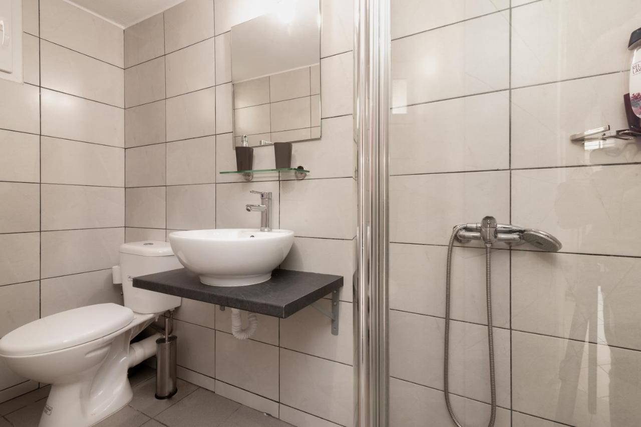Spacious Apartment-600M From The Subway Ateny Zewnętrze zdjęcie