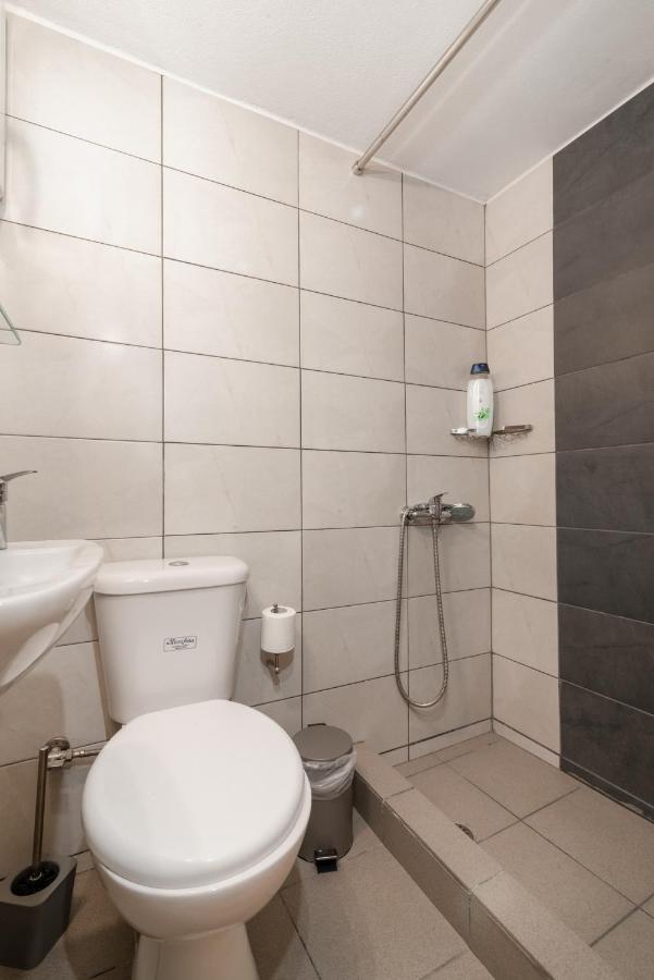 Spacious Apartment-600M From The Subway Ateny Zewnętrze zdjęcie
